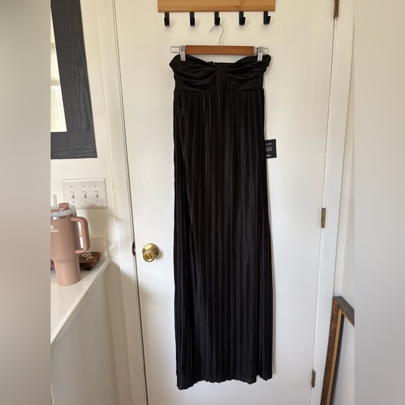 Lulus Whimsical Beauty Black Satin Plisse Strapless Maxi Dress Medium NWT Formal - Picture 3 of 9